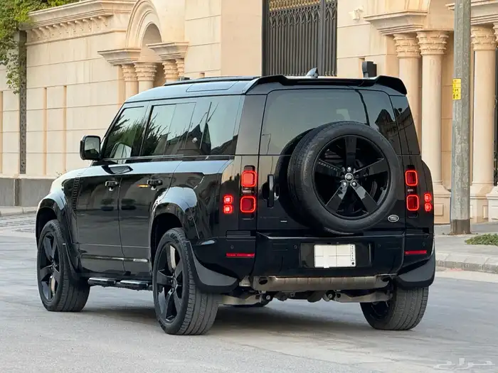 لاند روفر ديفندر P400 موديل 2023 تشيكات وكاله تحت الضمان 13