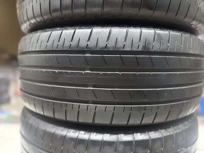 225 55 17 كفرات برجستون مستخدمة نضيفة جدا ومشرطة 2