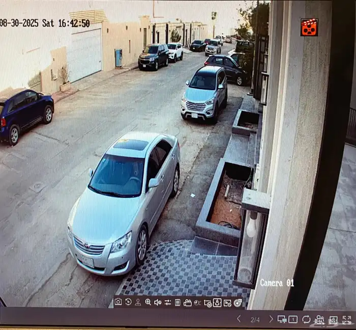 نظام مراقبة 4 كاميرات و الجهاز شامل شاشة كمبيوتر للعرض 1