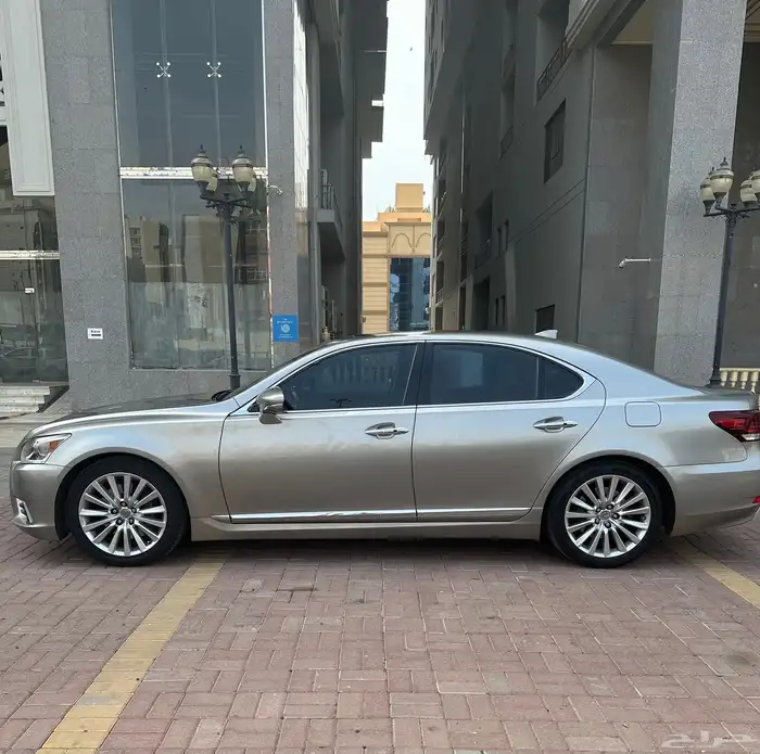 للبيع  لكزس LS460   موديل 2014 4