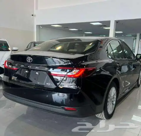 تويوتا كامري E بلس هايبرد 2025 4