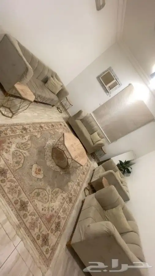 للبيع كنب و طاوله و4 خدمات 0