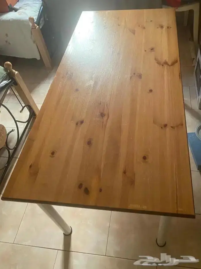 طاولة و كراسي 0
