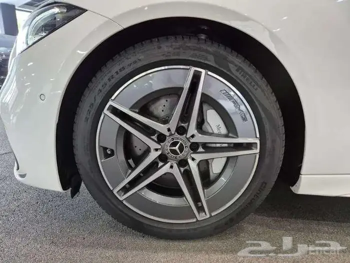 مرسيدس C200 AMG 2025 فل كامل اصفار 4