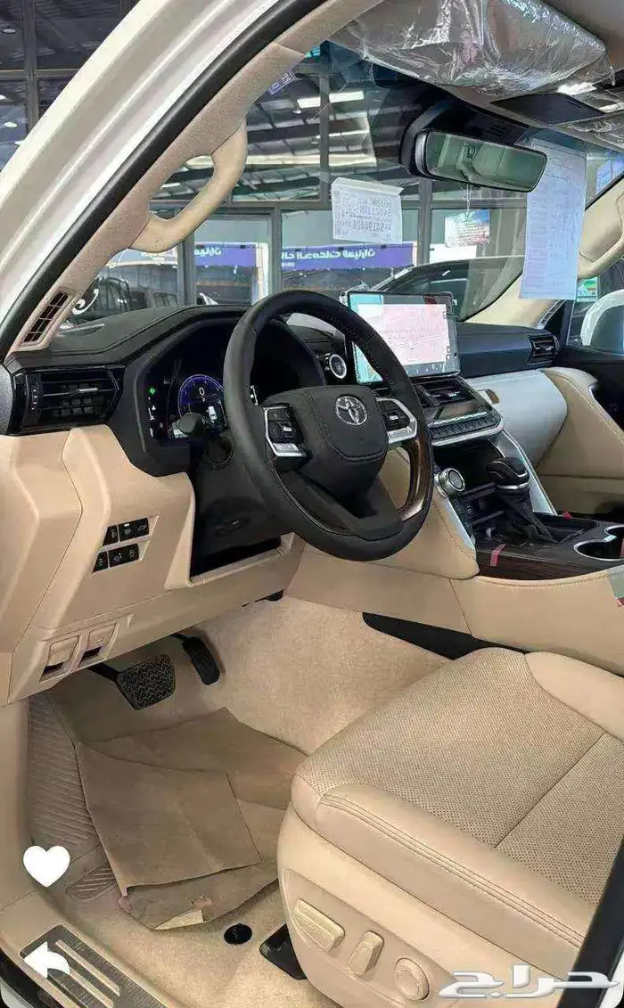 تويوتا لاند كروزر GXR L4 ابيض سعودي 2025 - 327000 1