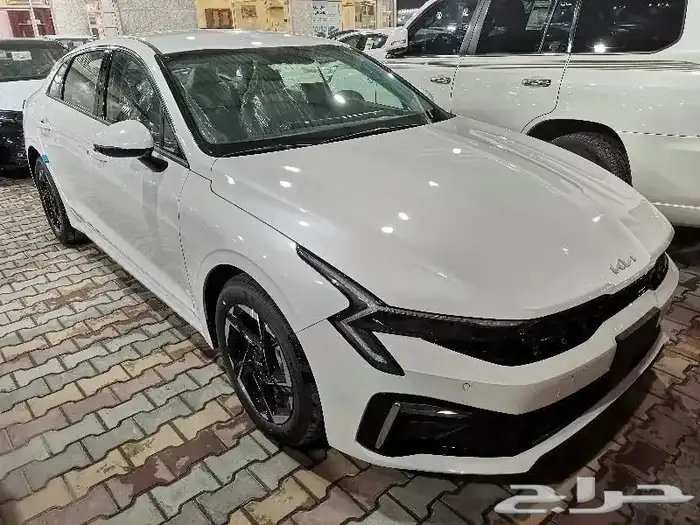 كيا K5 ستاندر مطور 2025 ابيض واسود ورمادي 3