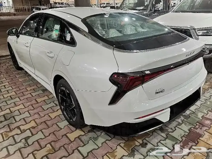 كيا K5 ستاندر مطور 2025 ابيض واسود ورمادي 6