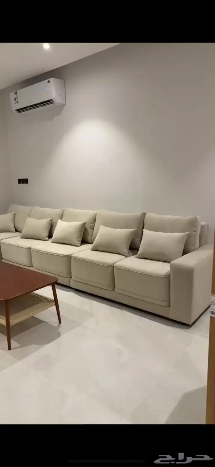 كنب حرف L جديد ليس مستخدم للبيع مع طاولة جديدة 1