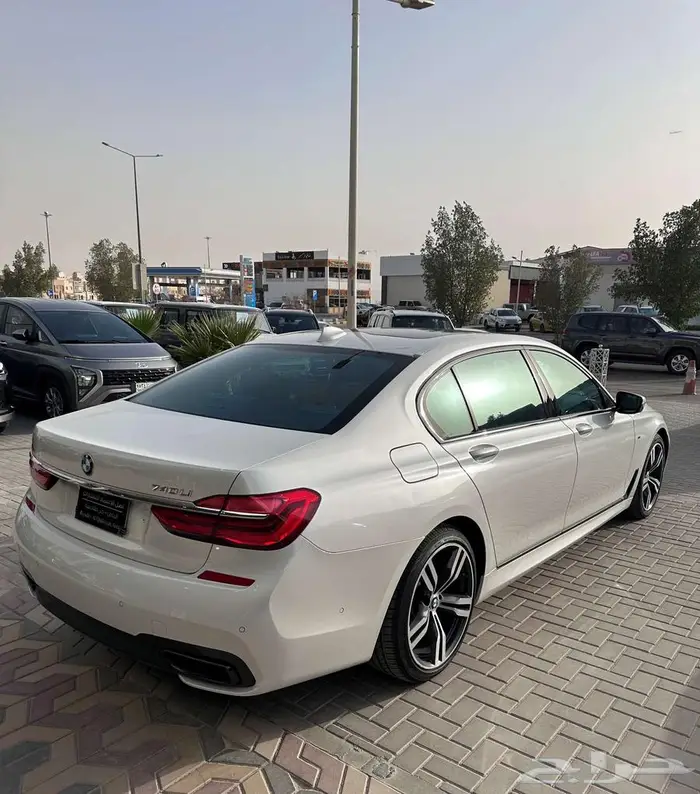 بي ام دبليو 2016 740Li 37