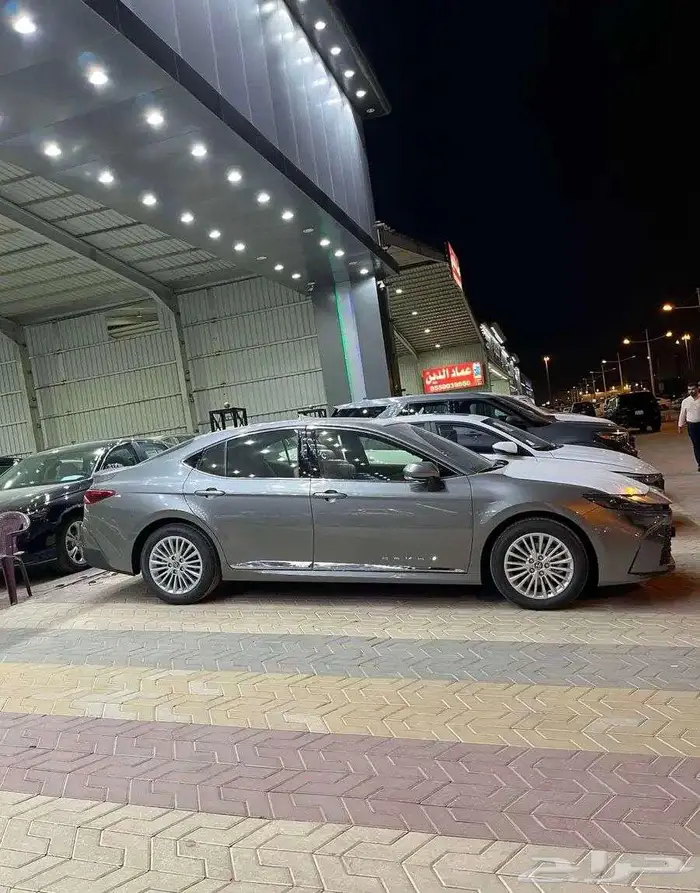 تويوتا كامري LE بنزين 2025 اصفار 8