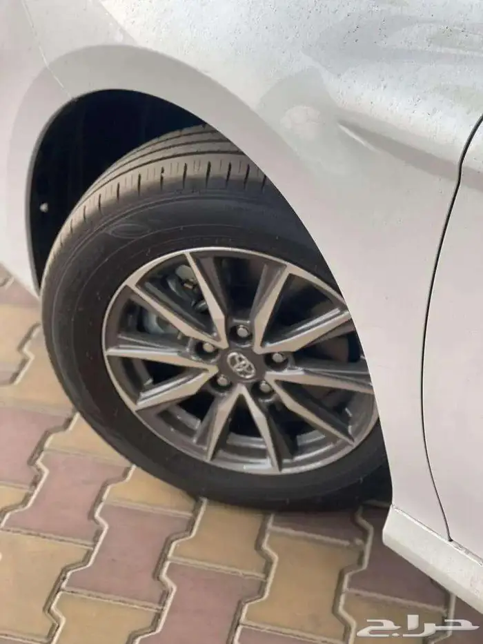 تويوتا كامري E 2025 استلام فوري لدى شركة ابن ذياب للسيارات 4