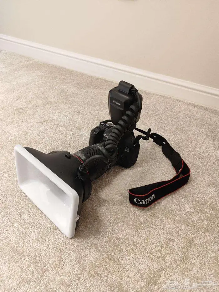 كاميرا كانون 800D عدسة كانون 100mm فلاش كانون 5