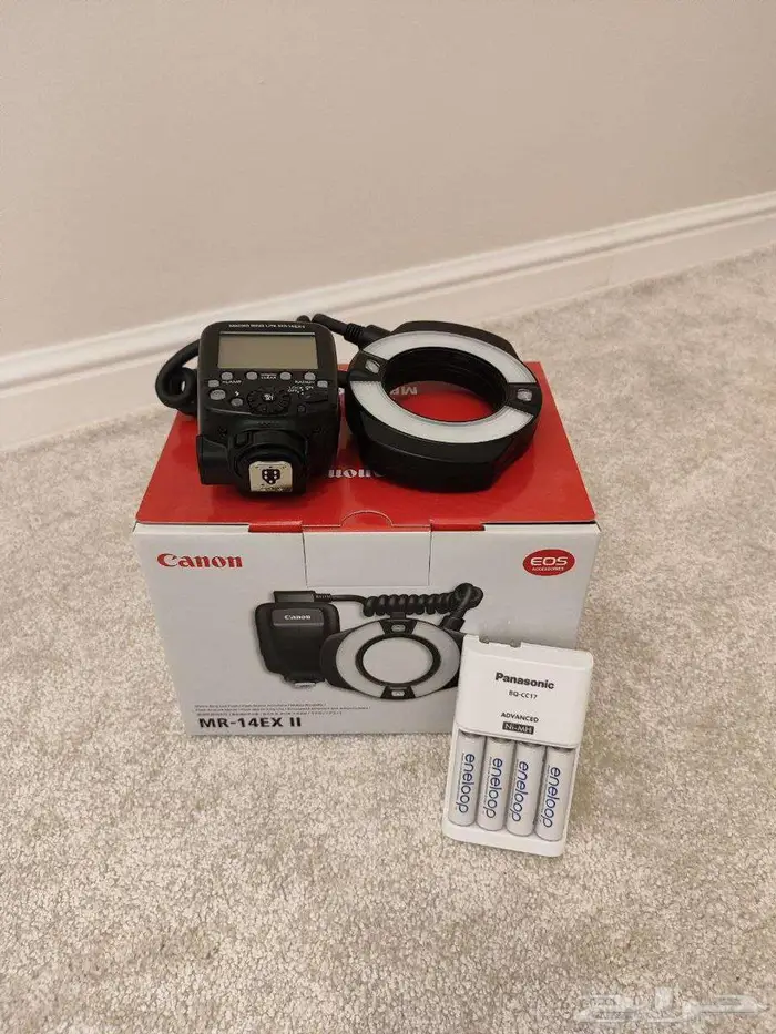 كاميرا كانون 800D عدسة كانون 100mm فلاش كانون 2