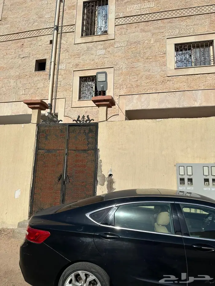 فيلا و3 شقق لللبيع البيع عاجل والسعر فيه تفاوض الصامل يسوم 2