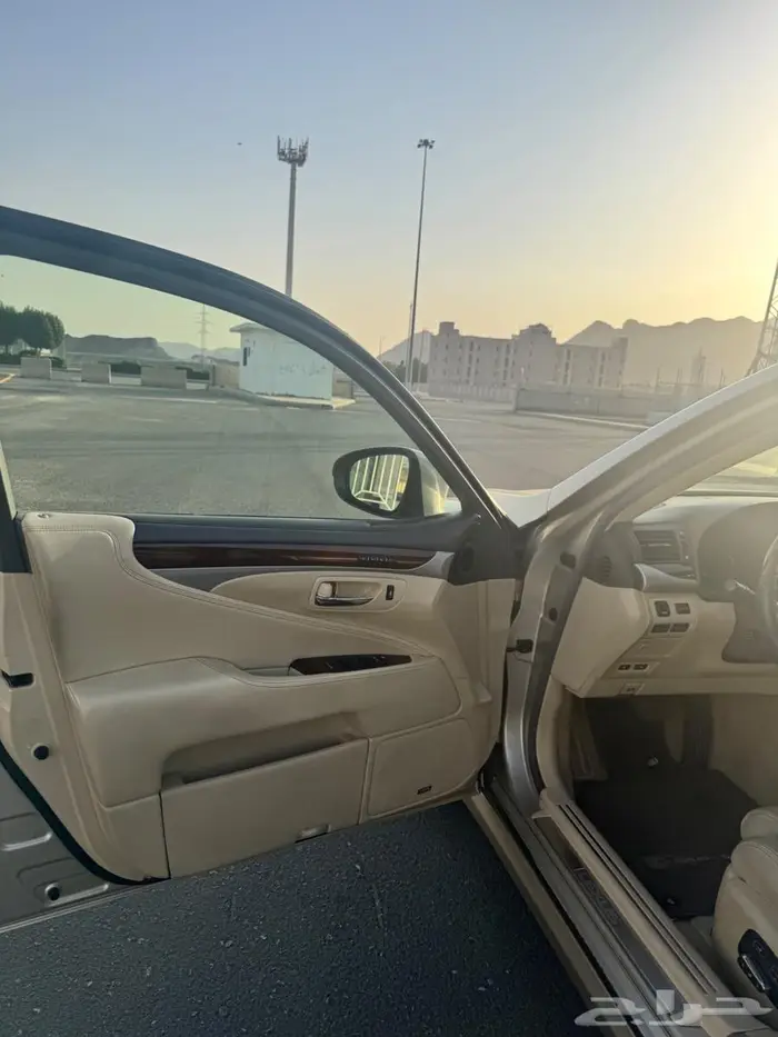 لكزس LS460 2015 7