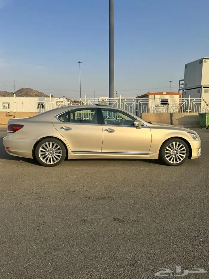 لكزس LS460 2015 1