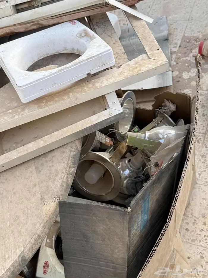 للبيع أدوات صحية وكهربائيه جمله 11