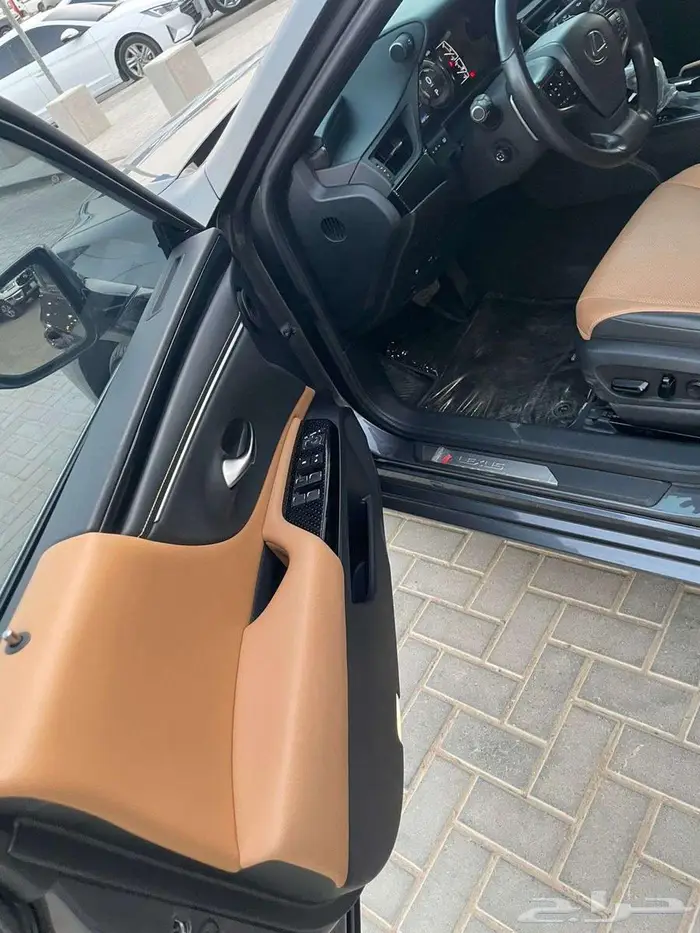 لكزس h300 ES هايبرد 2023 سعودي 12