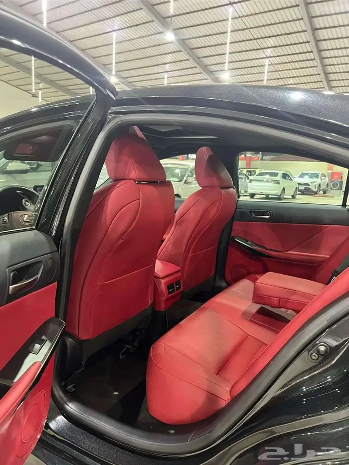 لكزس is350 F 2024 سبورت شبه جديد ( الوكيل عبداللطيف جميل ) 12