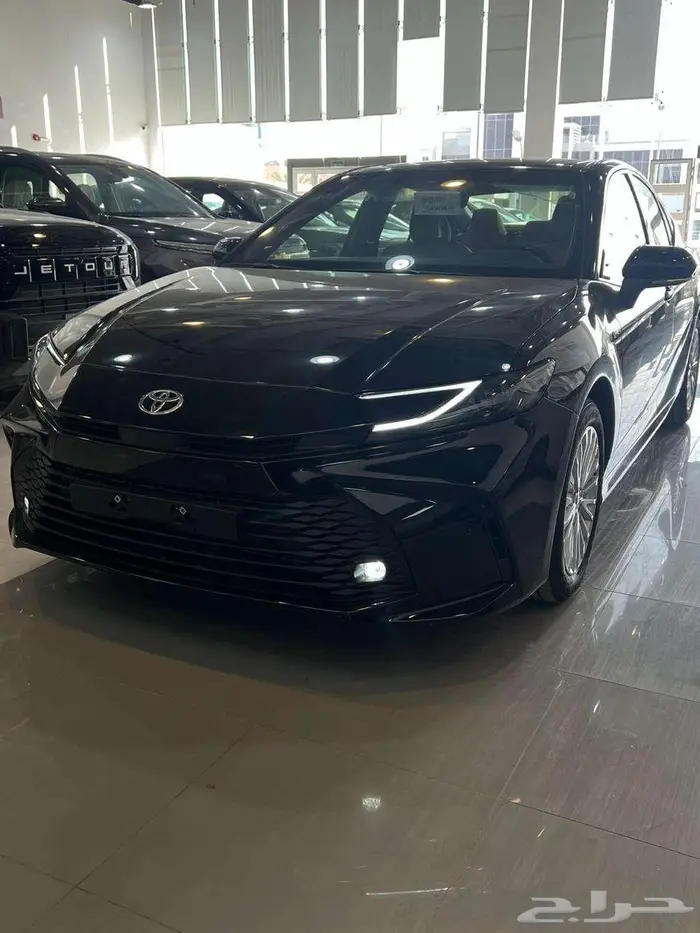 تويوتا كامري E بلس هايبرد 2025 1