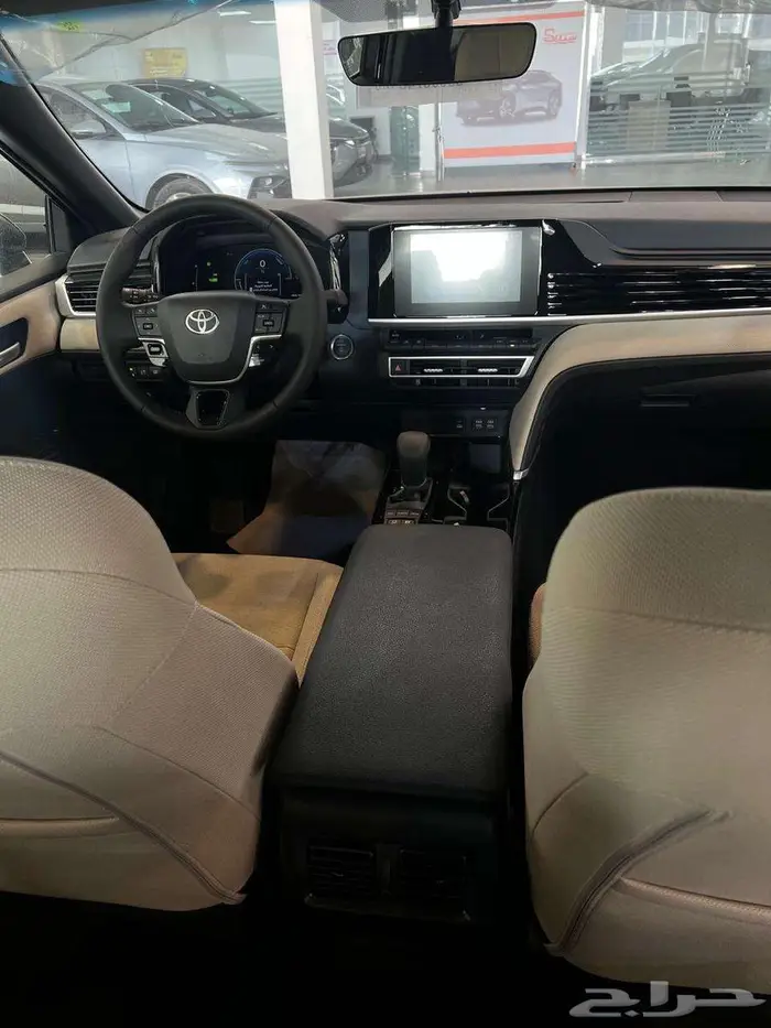 تويوتا كامري E بلس هايبرد 2025 2