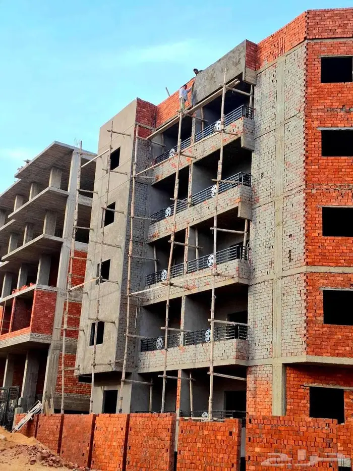 شركة أر إي عقار   التزام بالمواعيد وجودة البناء 0