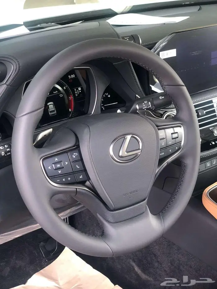 لكزس LS 350 AA 2025 سعودي بنزين أسود داخل أبيض 11