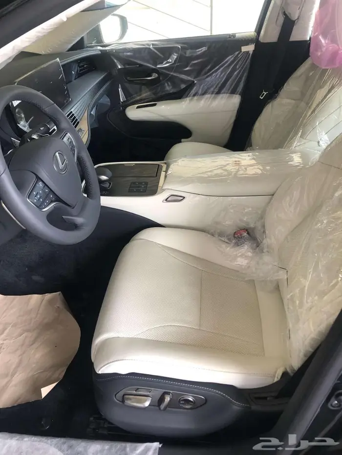 لكزس LS 350 AA 2025 سعودي بنزين أسود داخل أبيض 5