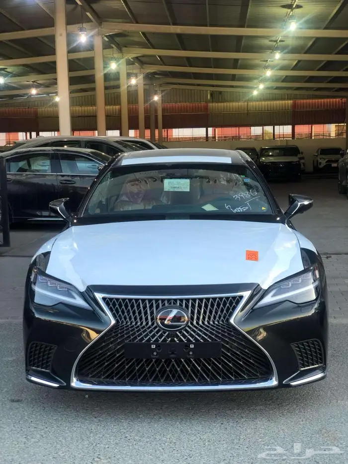 لكزس LS 350 AA 2025 سعودي بنزين أسود داخل أبيض 12