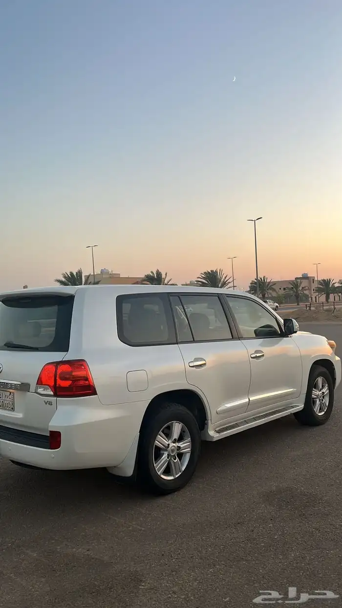 لاندكروزر GXR 2014 وكالة مالك أول فل كامل 17
