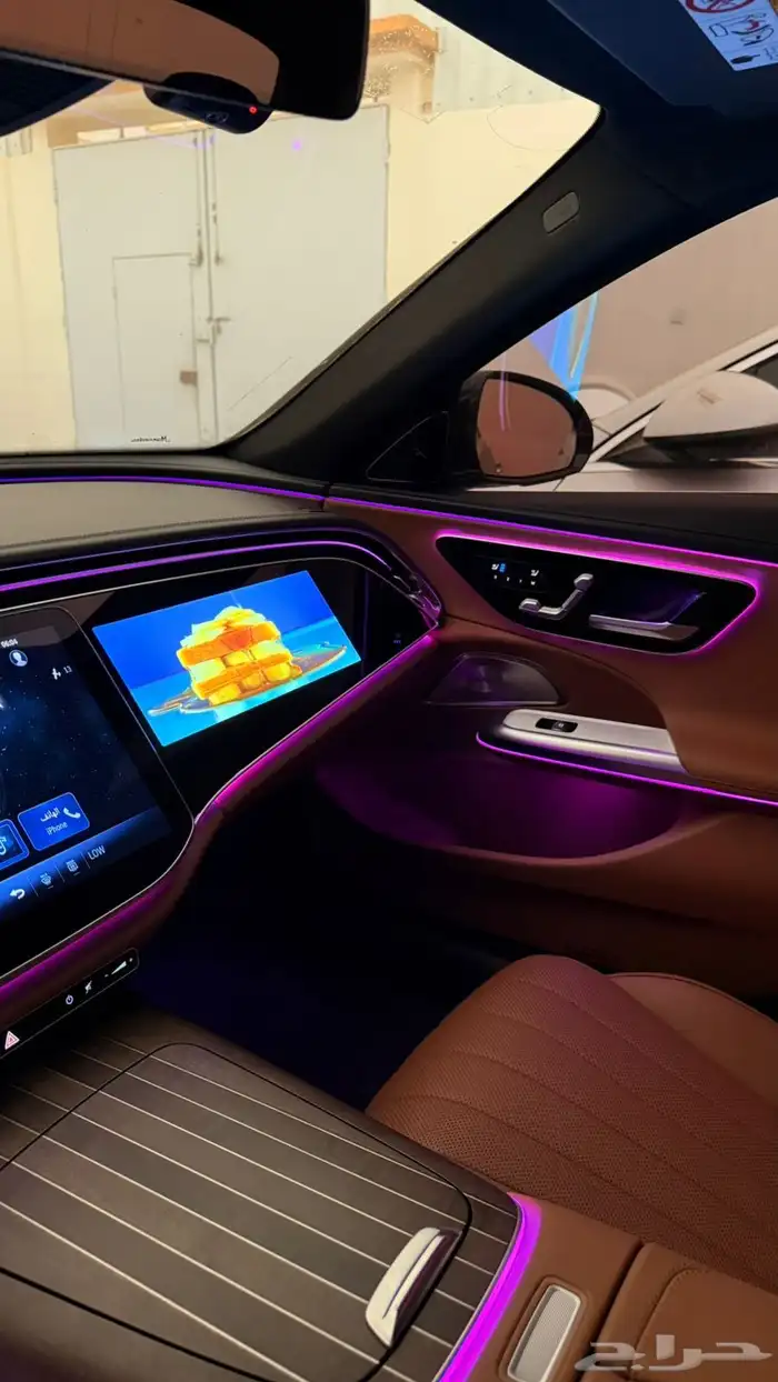 مرسيدس E300 2024 ( بنزين ) فل اوبشن شبه اصفار 18