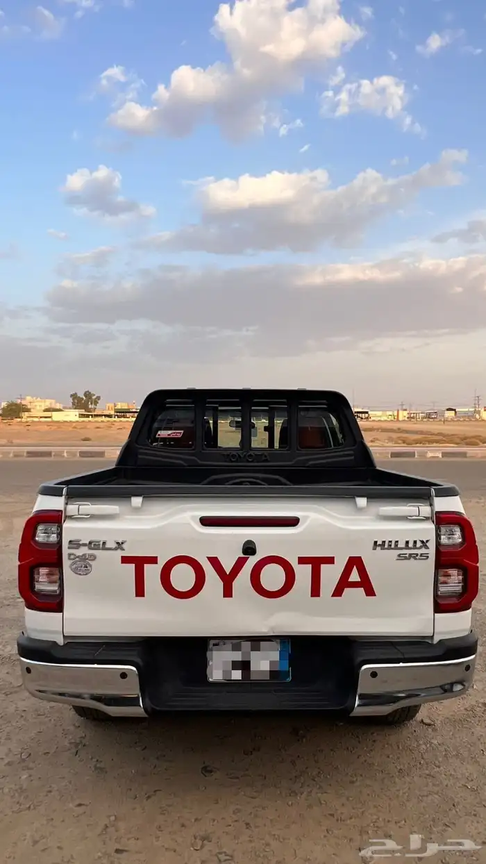 تايوتا هايلكس2024 3