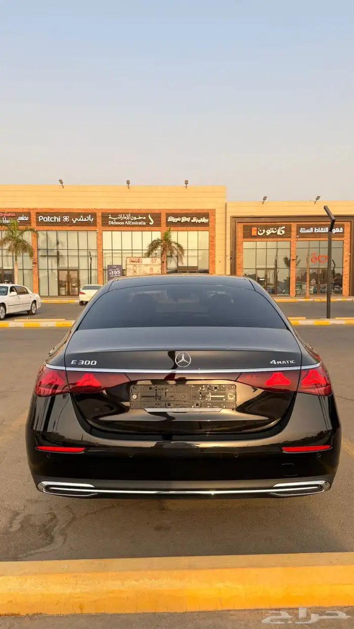 مرسيدس E300 2024 ( بنزين ) فل اوبشن شبه اصفار 5