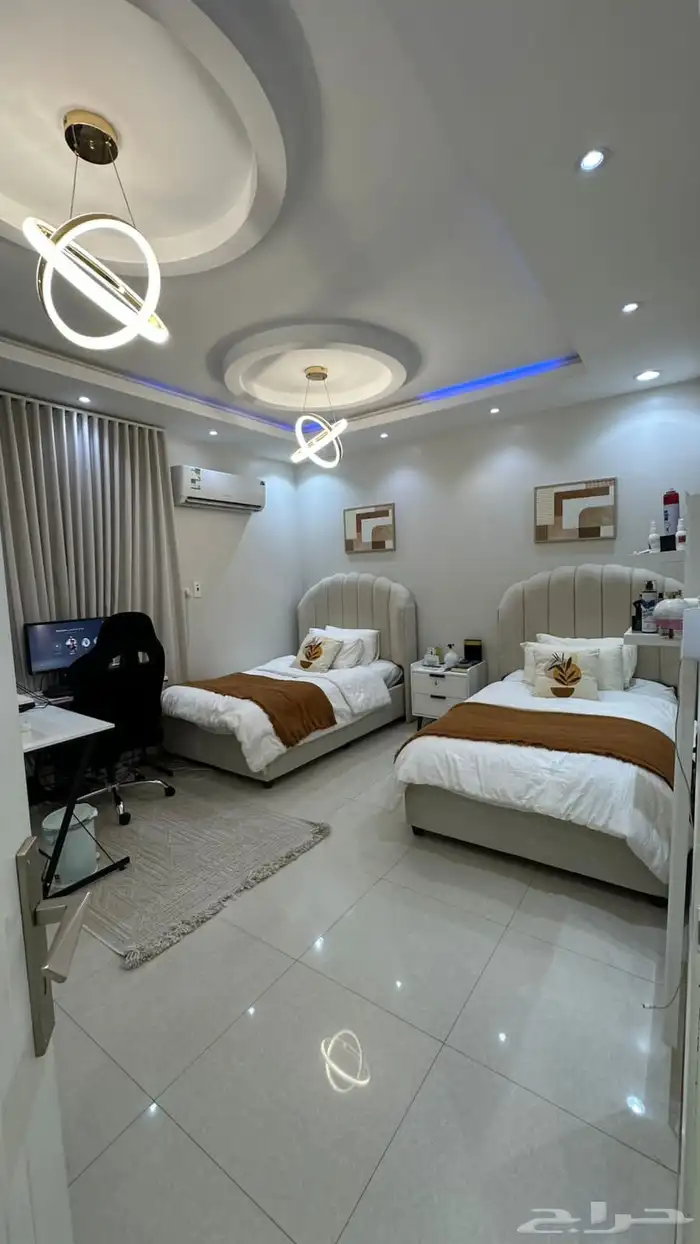 فيلا دور وثلاث شقق مساحة625 حي السعاده 4