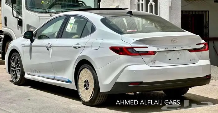 تويوتا كامري LE 2025 هايبرد بالنقد والتقسيط 5
