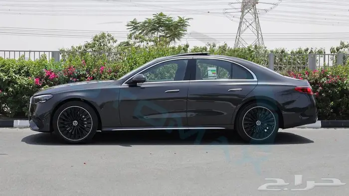 مرسيدس بنز E300 خليجي 2025 اصفار مع ضمان الوكيل 42