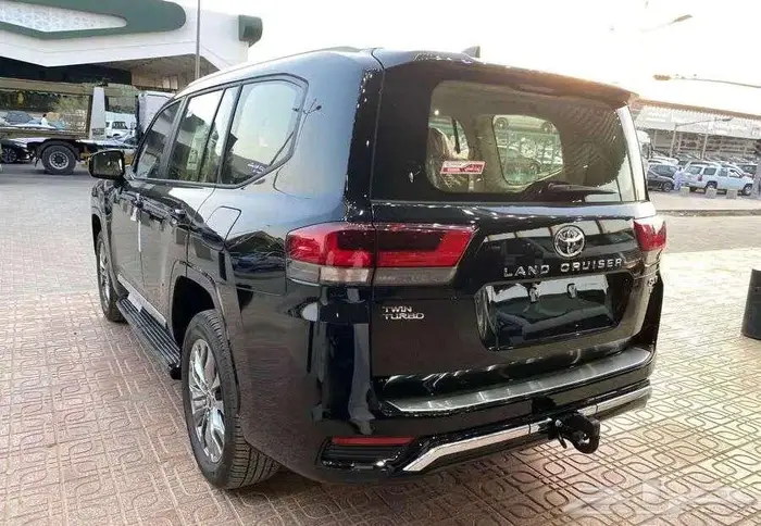 تويوتا لاندكروزر GXR4 بنزين 2025 6