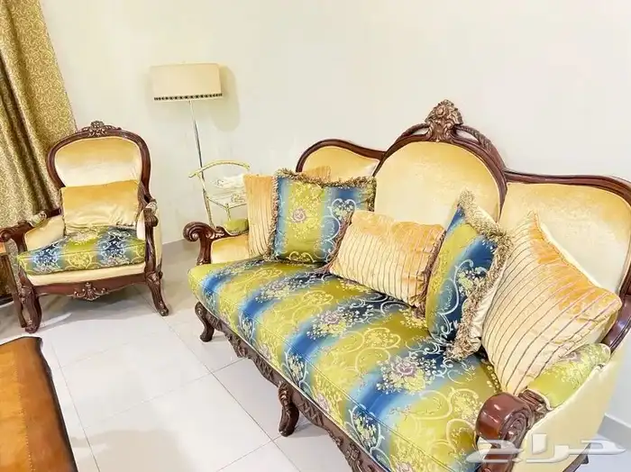 طقم كنب بحاله ممتازة 2