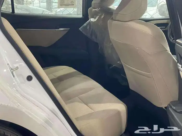 تويوتا كامري E 2025 استلام فوري لدى شركة ابن ذياب للسيارات 3