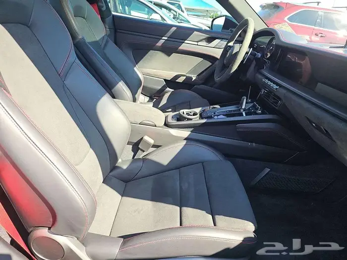 بورش 911 GTS كاريرا 2024 بسعر مميز 12