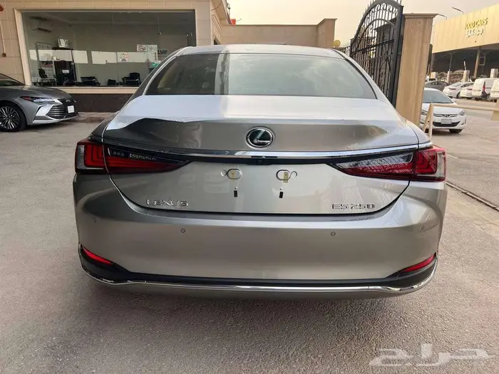 لكزس ES250 AA بنزين 2025 متاح اقساط و كاش 4