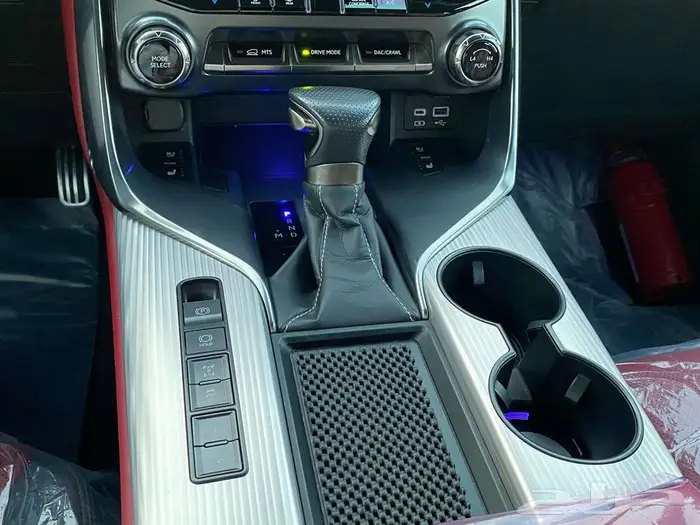 لكزس 2024LX600 FSPORT 7