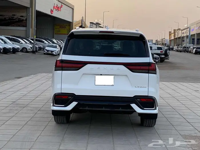 لكزس 2024LX600 FSPORT 4