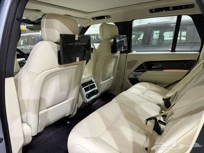 رنج روفر HSE V8 موديل 2025 - داخلي أوف وايت - 9