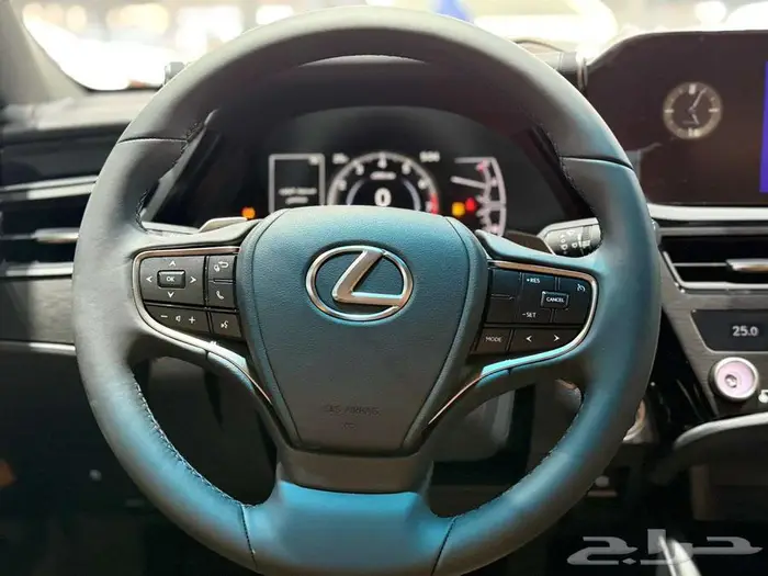 لكزس ES 250 بريمي فتحة سقف 2025 اللون ابيض 12