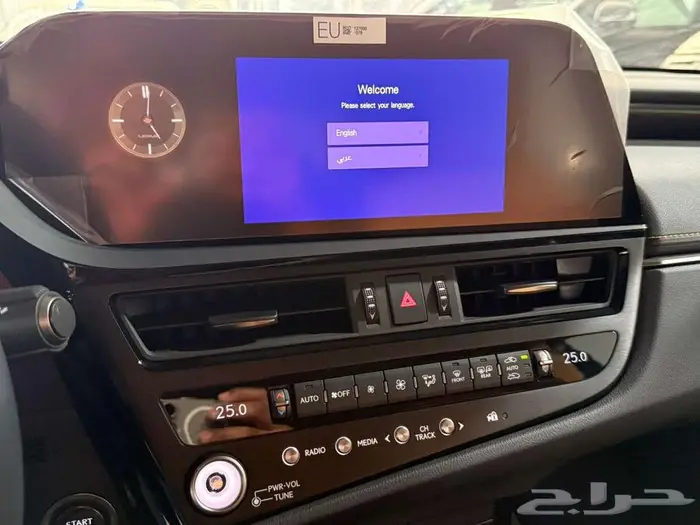 لكزس ES 250 بريمي فتحة سقف 2025 اللون ابيض 25