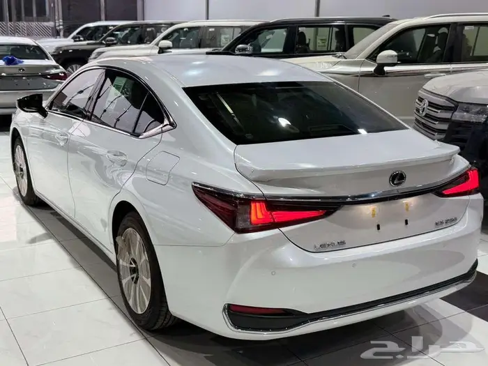 لكزس ES 250 بريمي فتحة سقف 2025 اللون ابيض 3