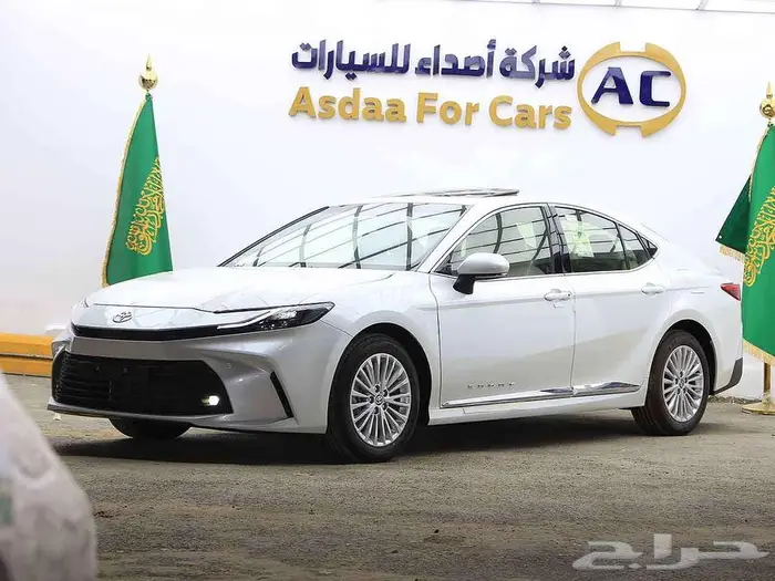 تويوتا كامري LE بنزين 2025 1