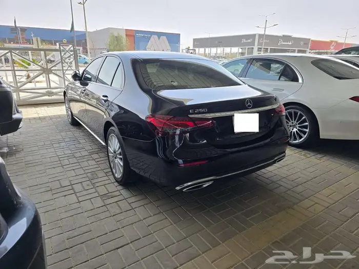 مرسيدس اي 250 موديل 2021 لون اسود 3