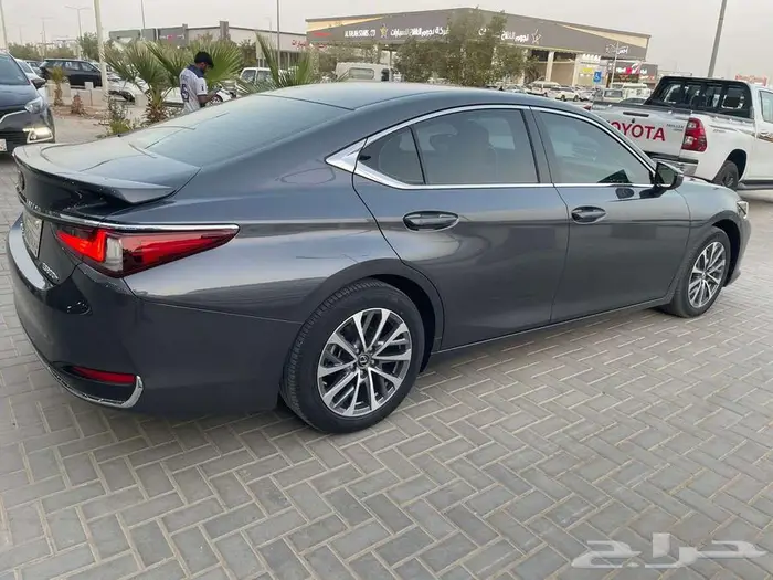 لكزس h300 ES هايبرد 2023 سعودي 3